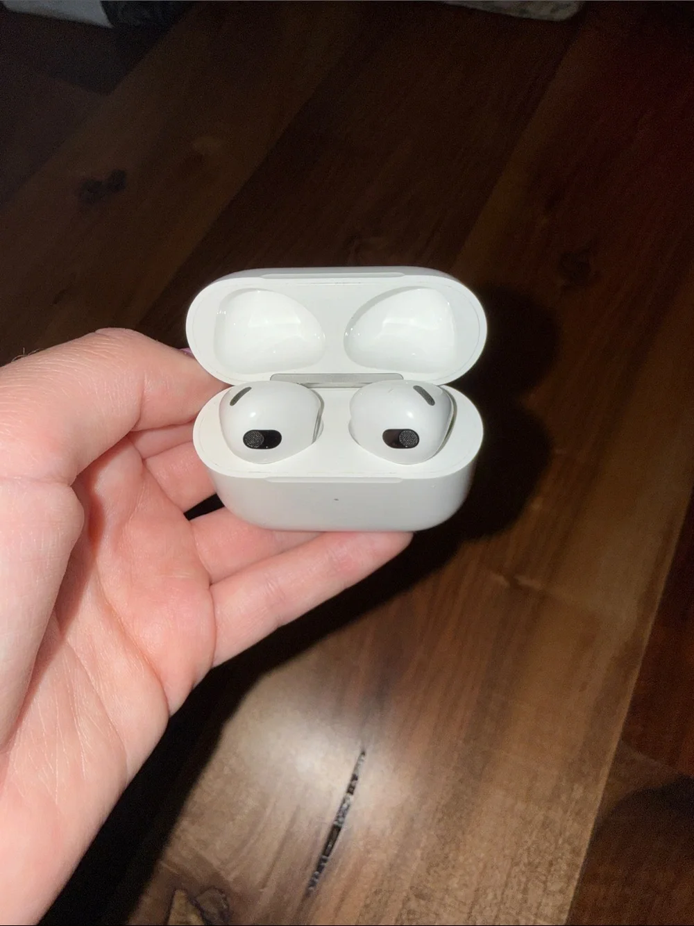 Apple White Wireless Earbuds Charging Case